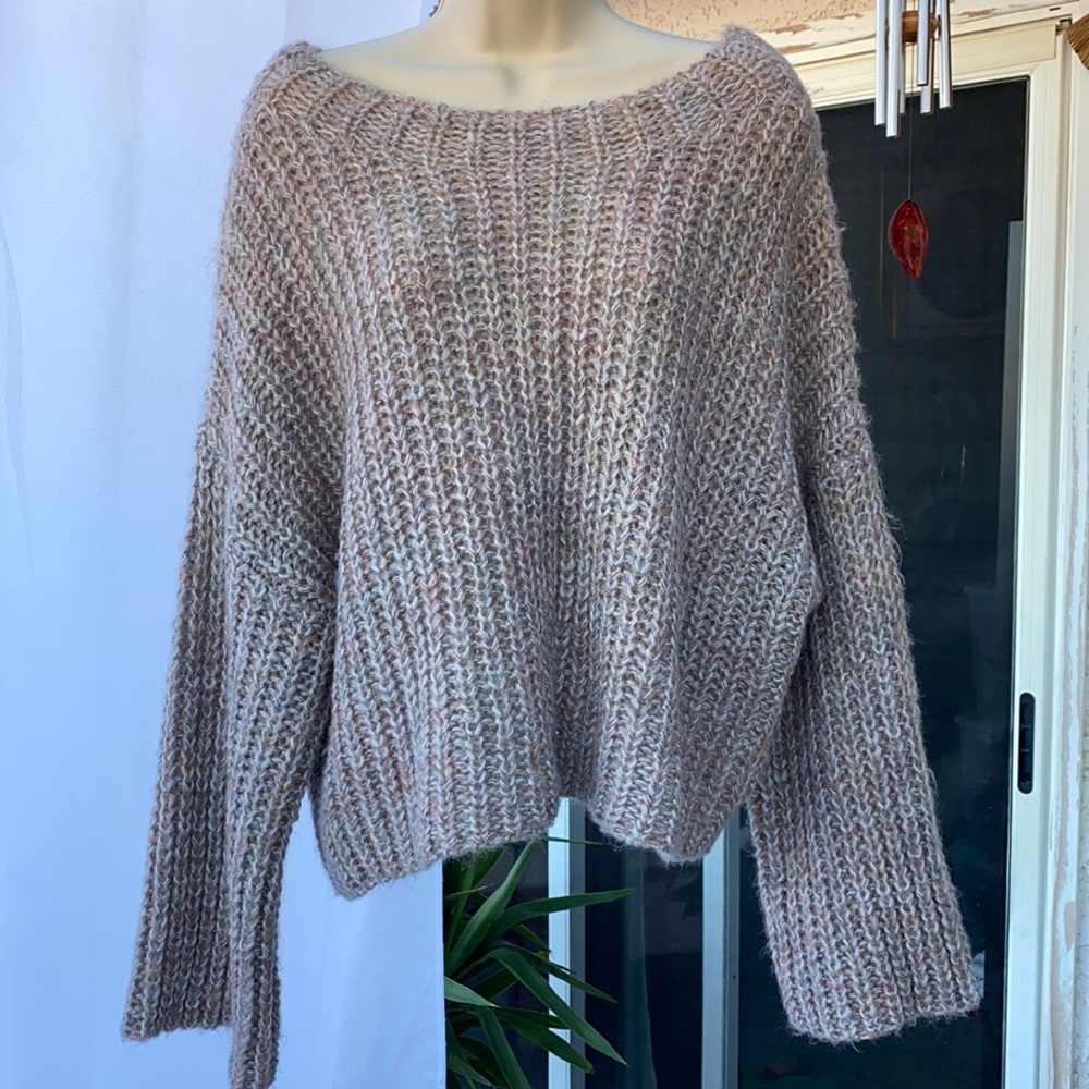 🤎CREW NECK TAN SOFT COZY SWEATER🤎 - Picture 1 of 2